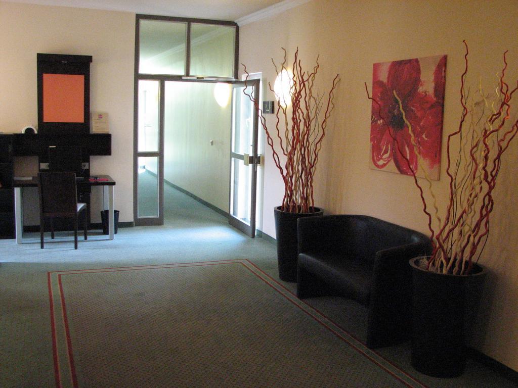 1, 2, Sleep Boardinghouse Zentrum 3* Unterschleissheim
