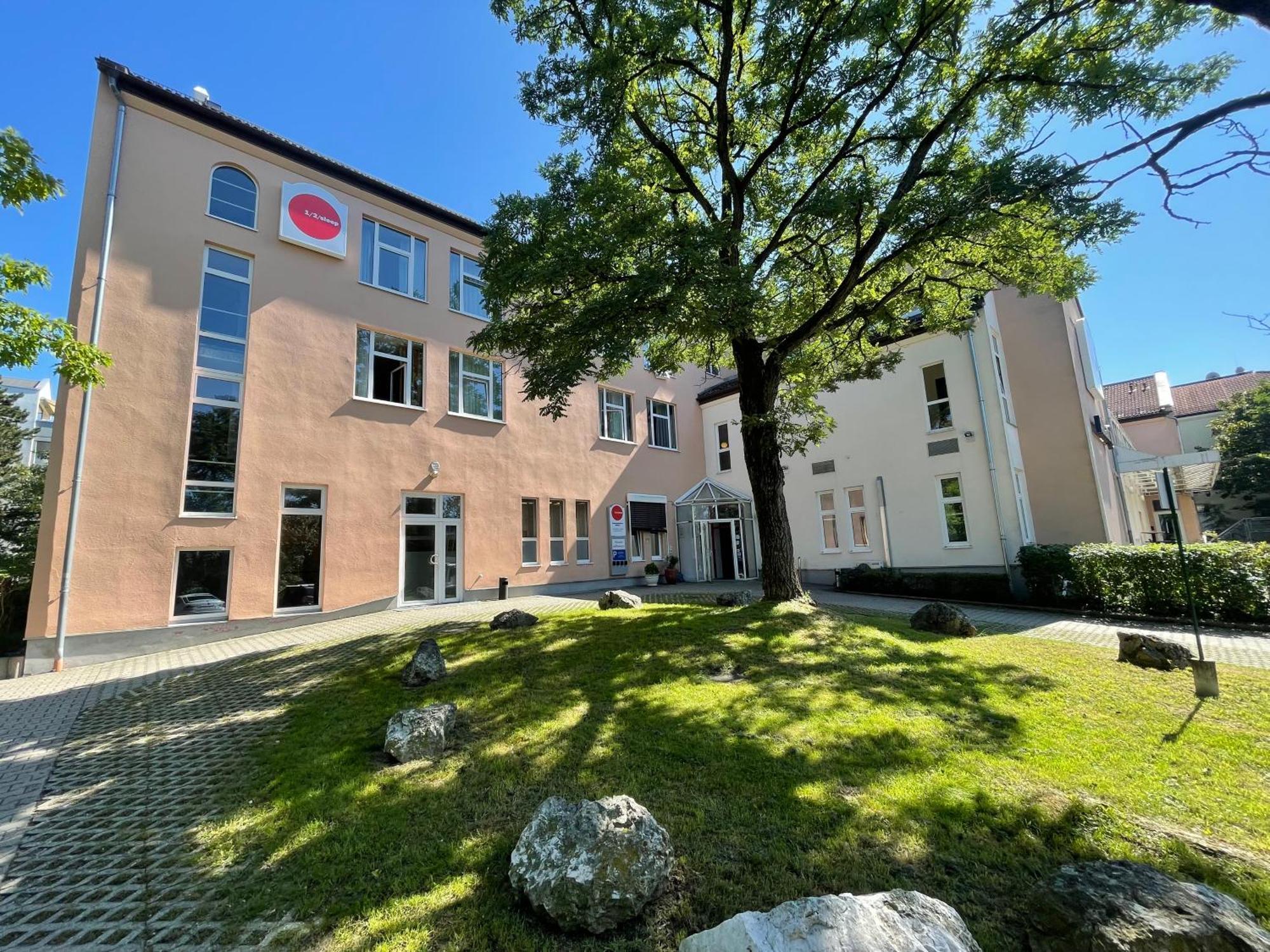 1, 2, Sleep Boardinghouse Zentrum 3* Unterschleissheim