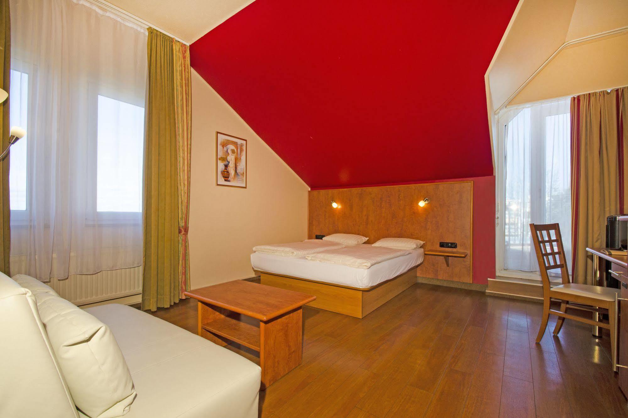 1, 2, Sleep Boardinghouse Zentrum