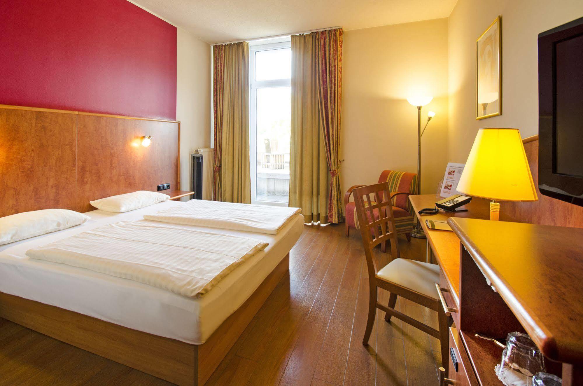 1, 2, Sleep Boardinghouse Zentrum Unterschleissheim