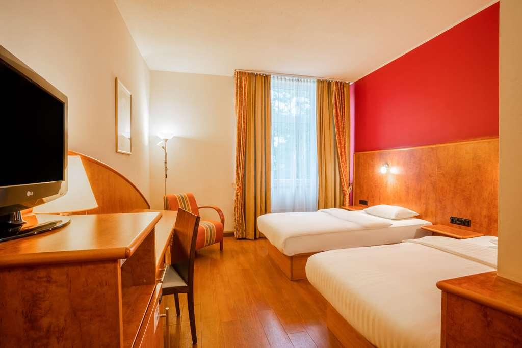 1, 2, Sleep Boardinghouse Zentrum 3*