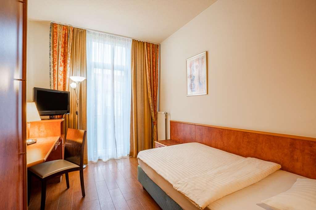 Hotel 1, 2, Sleep Boardinghouse Zentrum 3*