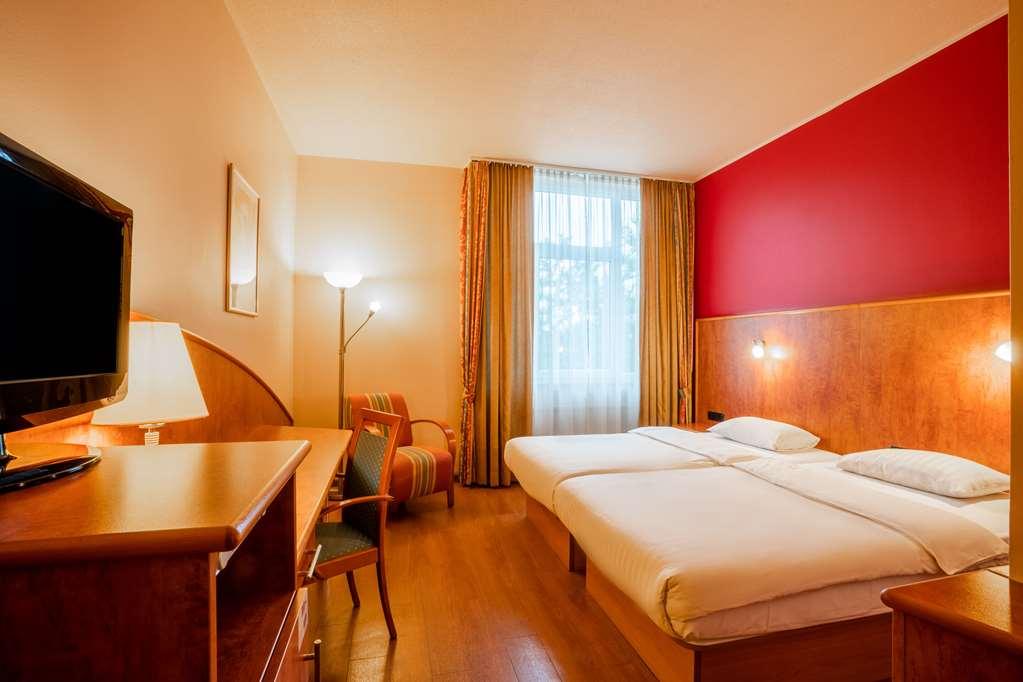 1, 2, Sleep Boardinghouse Zentrum
