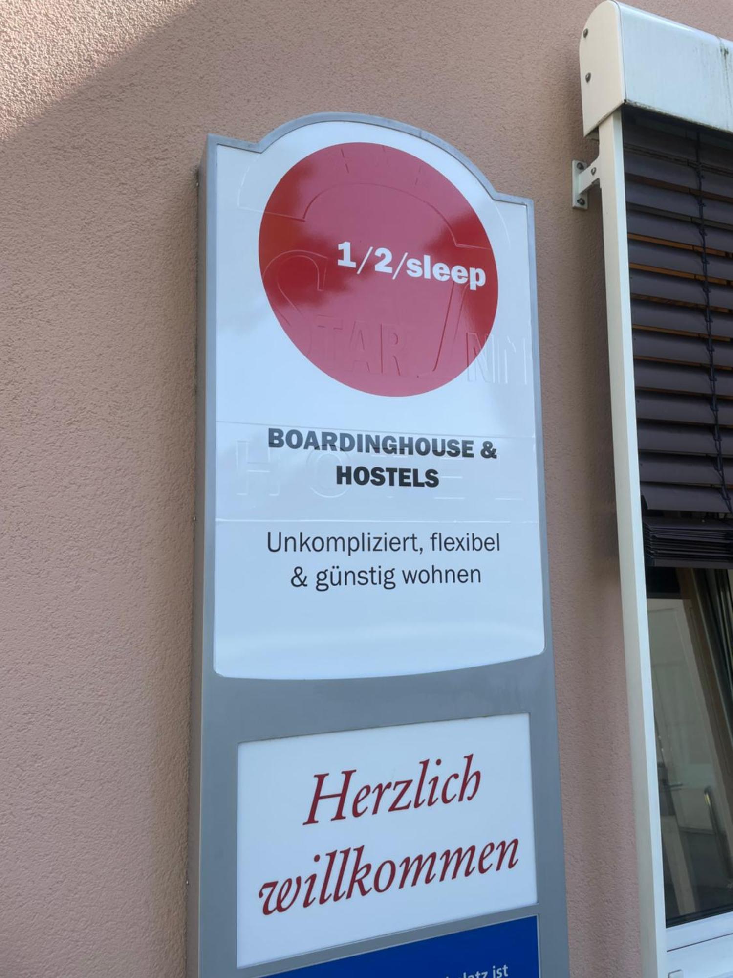 1, 2, Sleep Boardinghouse Zentrum Hotel 3*