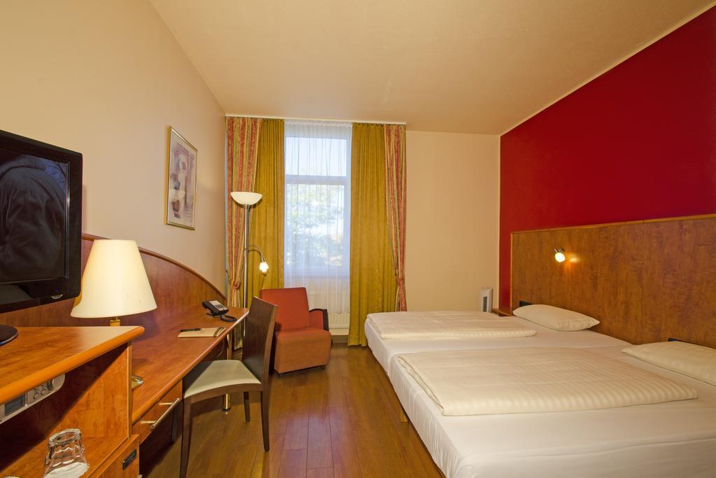 1, 2, Sleep Boardinghouse Zentrum Unterschleißheim