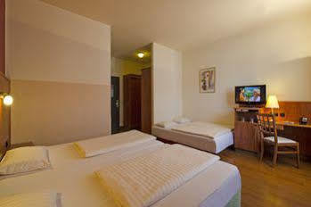 1, 2, Sleep Boardinghouse Zentrum 3* Unterschleißheim